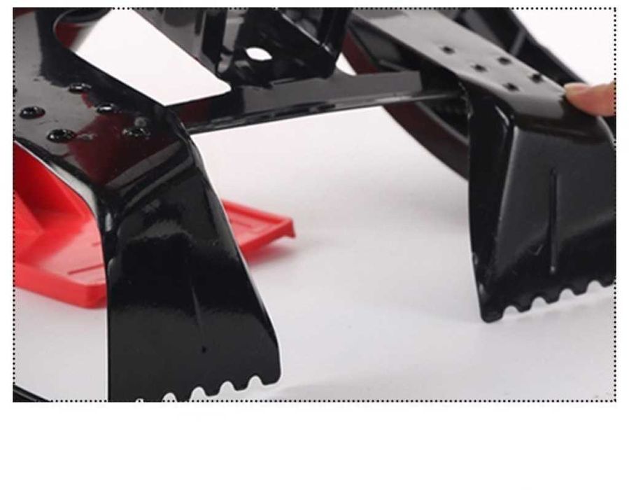 Голяма шейна с три броя ски и кормило за управление