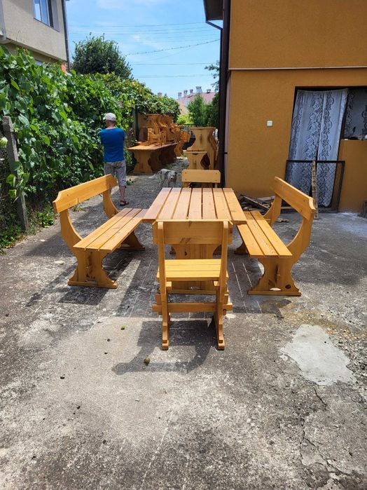 Градински маси с пейки и столчета