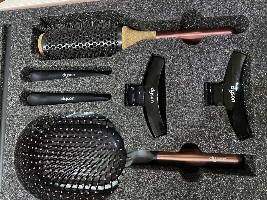 Подарочный набор аксессуаров расчесок Dyson Styling Set (7 в 1)