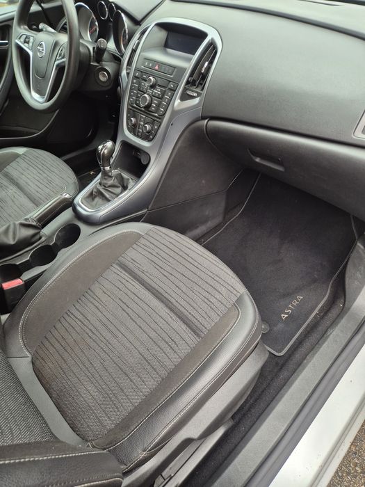 Opel Astra J 1.6 Diesel-2016 !!