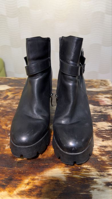Продаю ботильоны на платформе :)