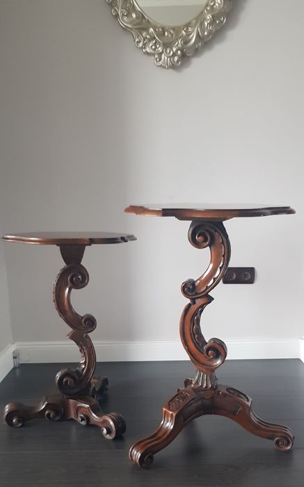 Măsuță veche Art Nouveau din lemn masiv sculptat