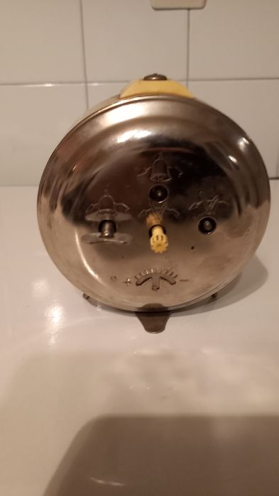 Продавам ретро часовници.