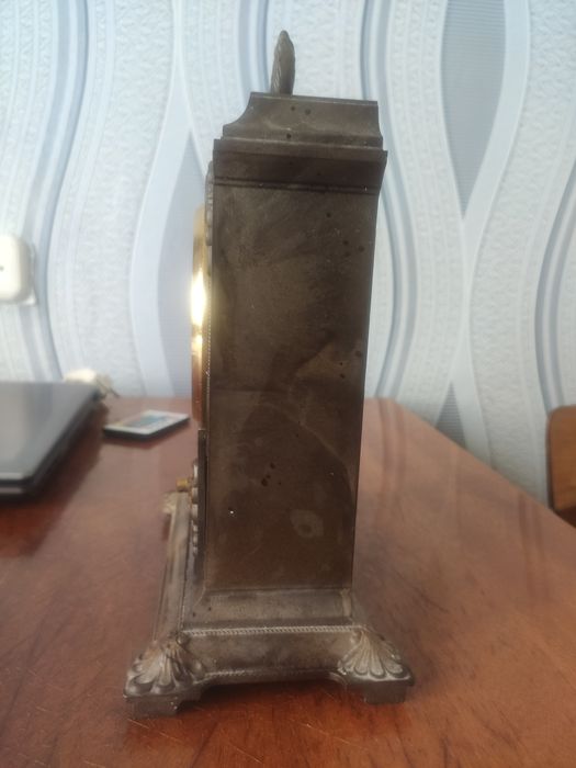 Часы настольные в отличном состоянии