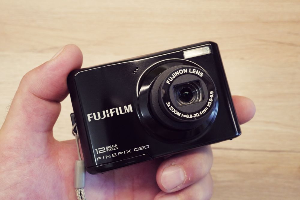 Aparat foto Fujifilm Finepix C20 12Mp Black baterii AA instagram Retro