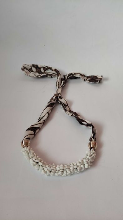 Ефектно колие от естествени камъни