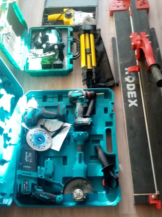 Плиткорез 1000мм,почти новый