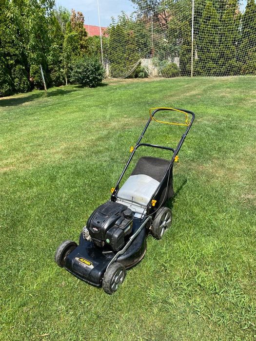 Mașina de tuns iarba cu tracțiune