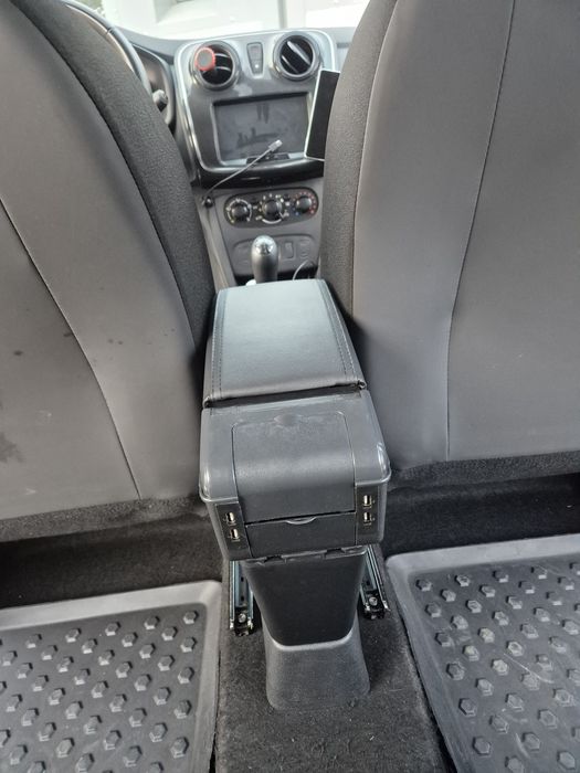 Cotiera logan 2 sau daca aveti suportul cu pahar ca in poza