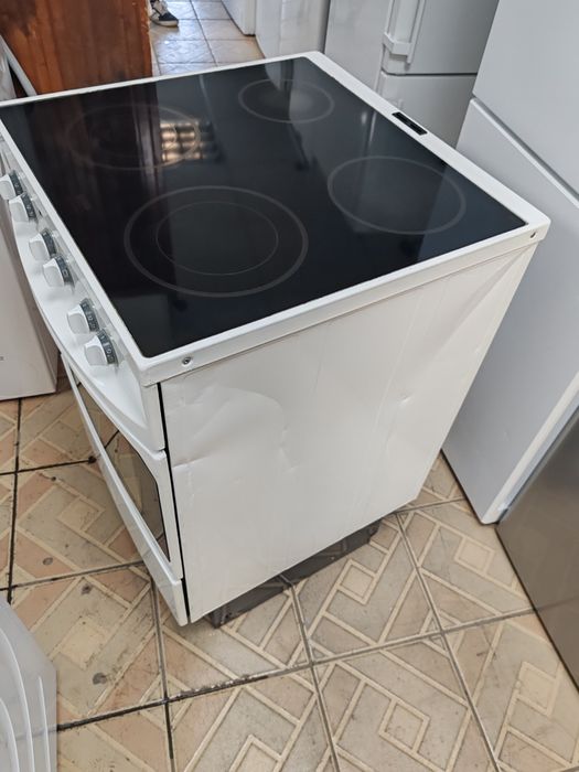Свободно стояща печка с керамичен плот Voss Electrolux  с две години гаранция!