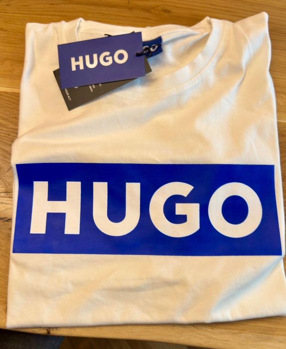 HUGO Boss тениска размер L бяла със синьо