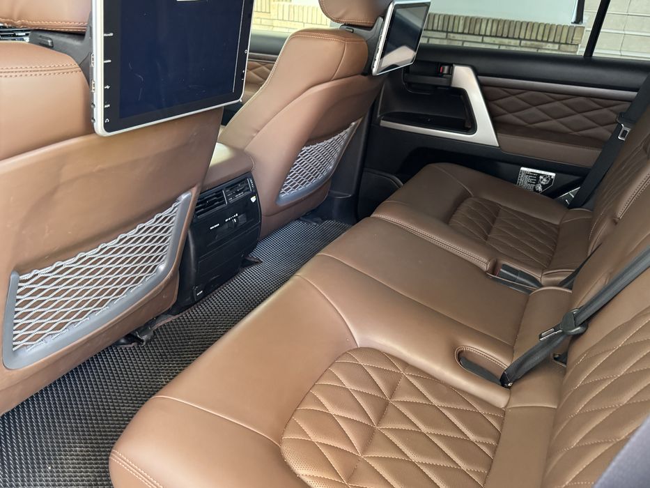 Toyota Land Cruiser 200 идеал сосотояние