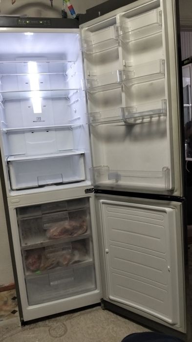 Продам Холодильник LG