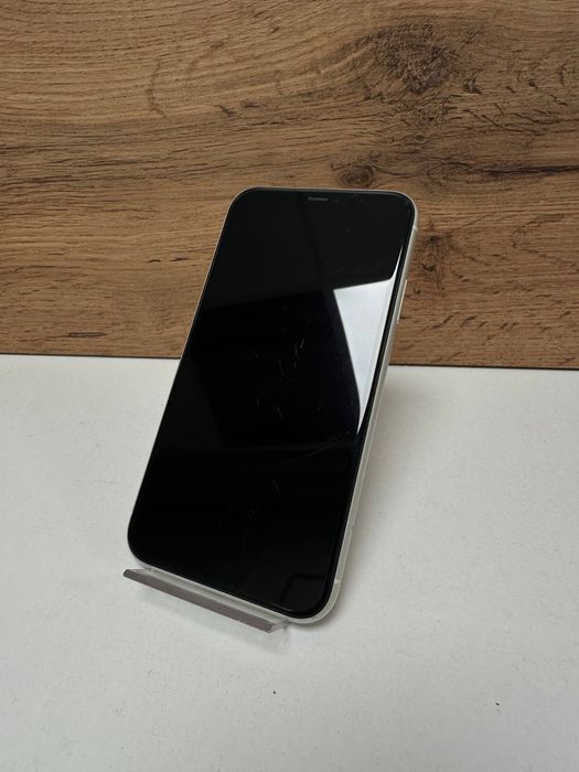 Телефон iPhone 11