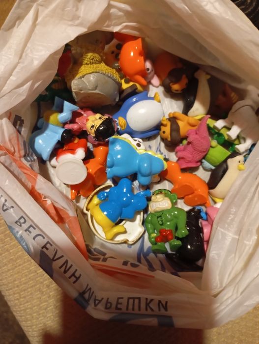 Играчки от шоколадови яйца