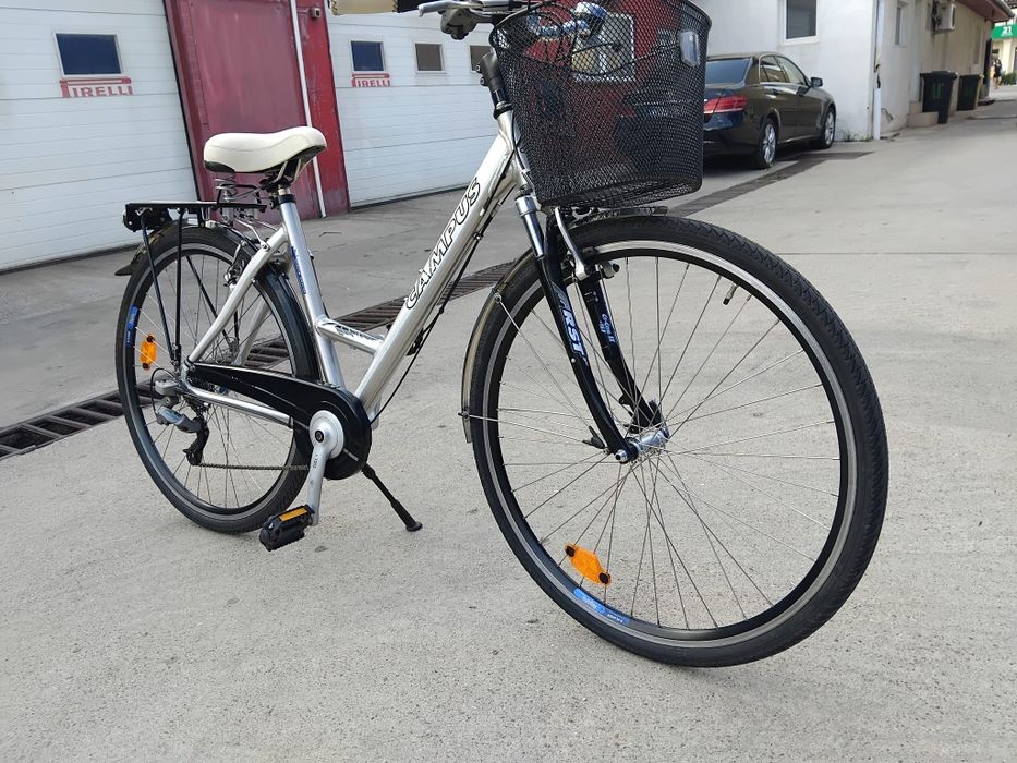 Vând bicicleta din aluminiu pentru damă
