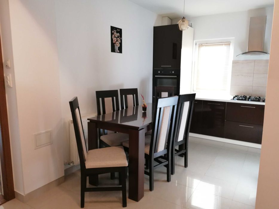 Închiriez apartament