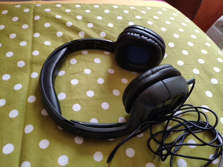 Продавам нови аудио слушалки с микрофон Plantronics Audio 655