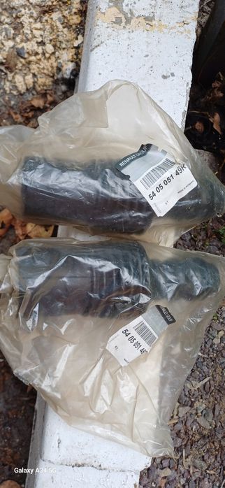 Пыльник на передние амортизаторы