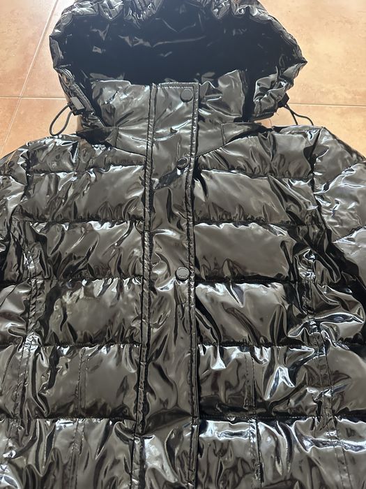 Продавам дълго зимно яке Guess XS