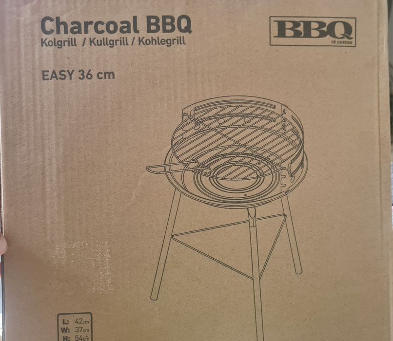 Grătar rotund pe cărbuni de 36 cm din gama „BBQ of Sweden”.