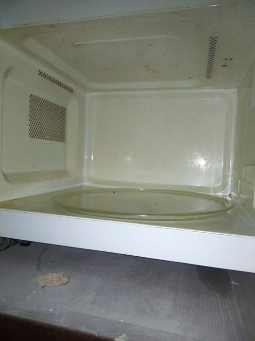 Продаю микроволновую печь LG все работает но негреет