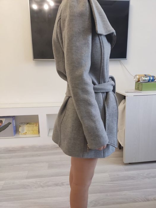 Продаю пальто демисезонная