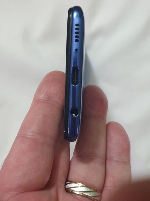 Tel. Samsung A40.