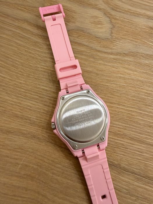 Розов Часовник Casio