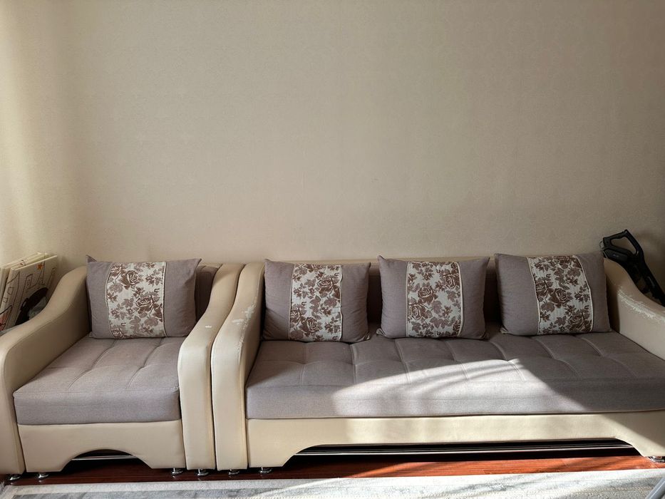 диван и кресло +4 подушки