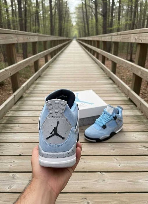 Jordan 4 Retro UNIVERSITY Blue