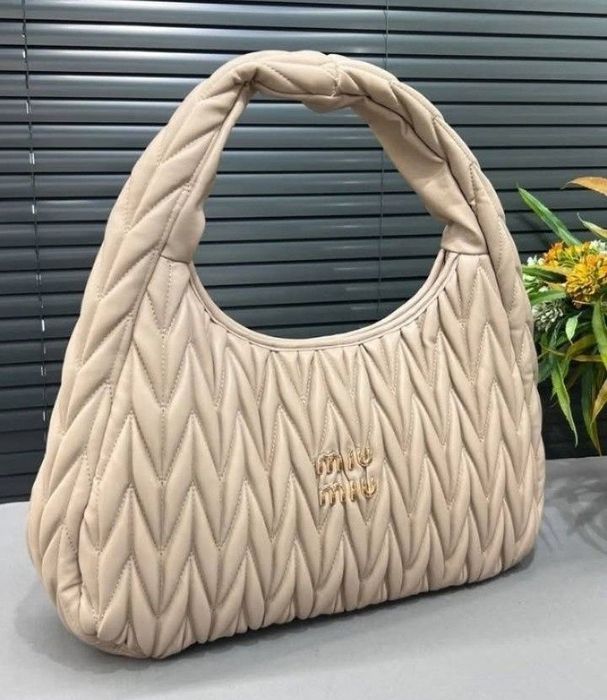 Geanta damă, diverse nuanțe, saculet, etichetă incluse