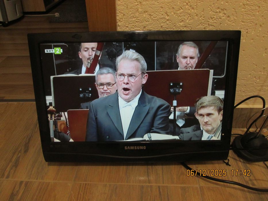 телевизор - samsung - 19 инча