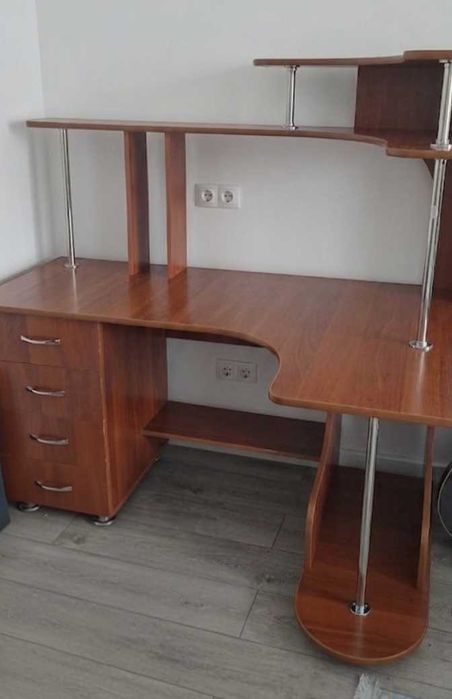 Продам большой угловой стол (уже разобран)