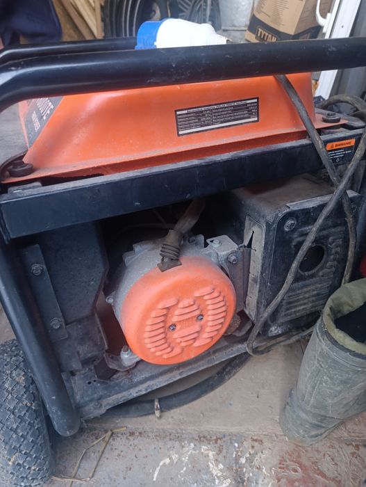 Продам бензиновый генератор