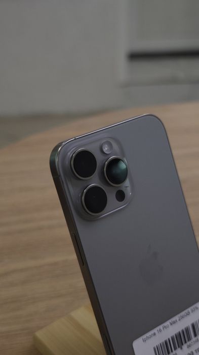 iPhone 16 Pro Max 256GB | Apple Room