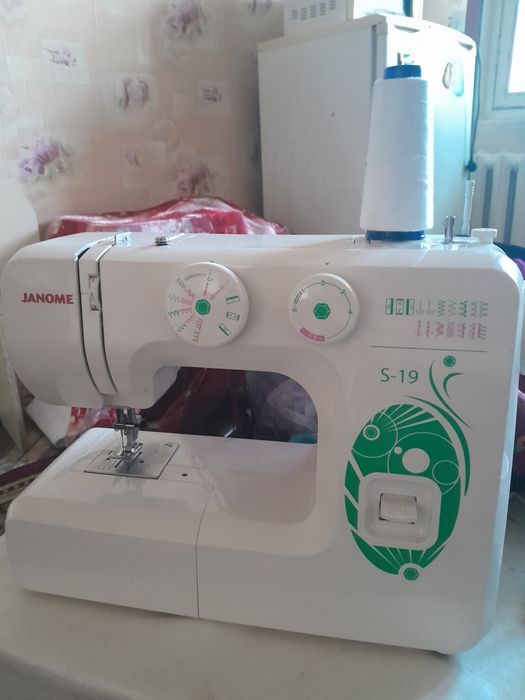 швейная машинка S-19  белого цвета б/у