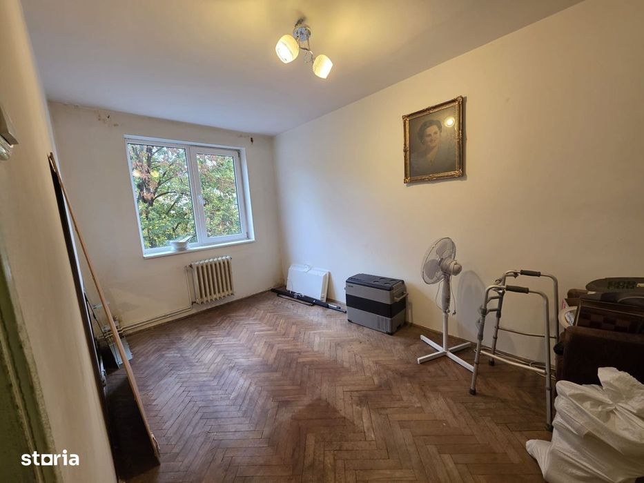 Apartament cu 3 camere, decomandat, etaj 3 din 4, Interservisan