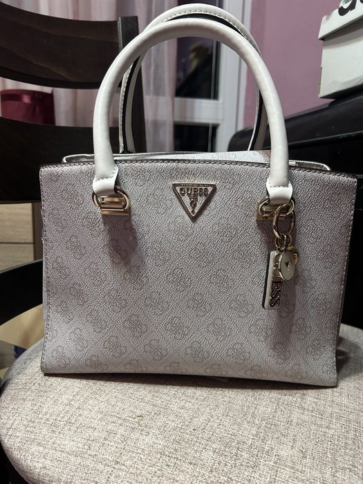 Оригинална чанта Guess