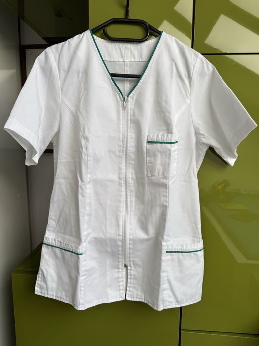 Uniforme medicale marime S - toate 250 Ron