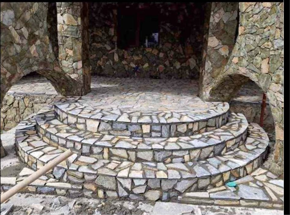 Vand si montez piatra naturala ma deplasez in toata tara