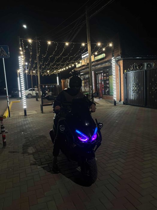 Макси скутер 150 кубов