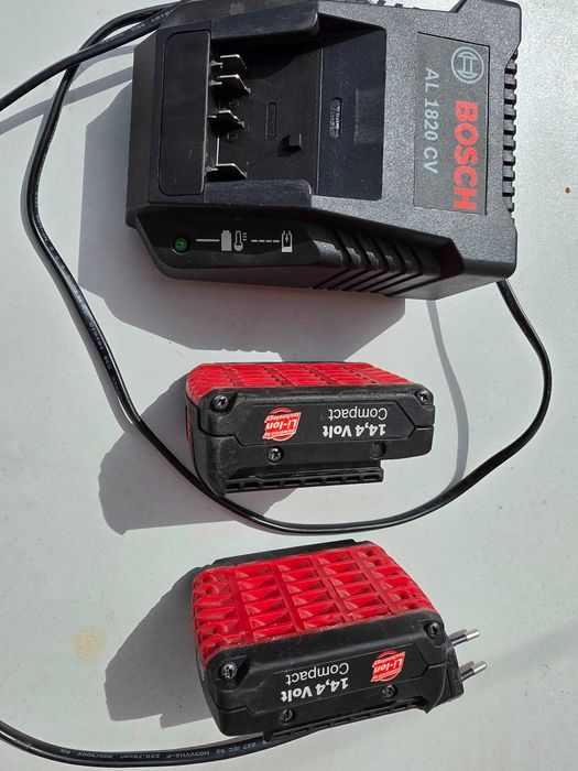 Acumulatori Bosch si încărcător 220 V
