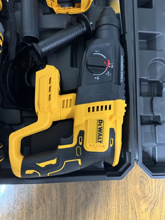 Абсолютно новый набор Dewalt