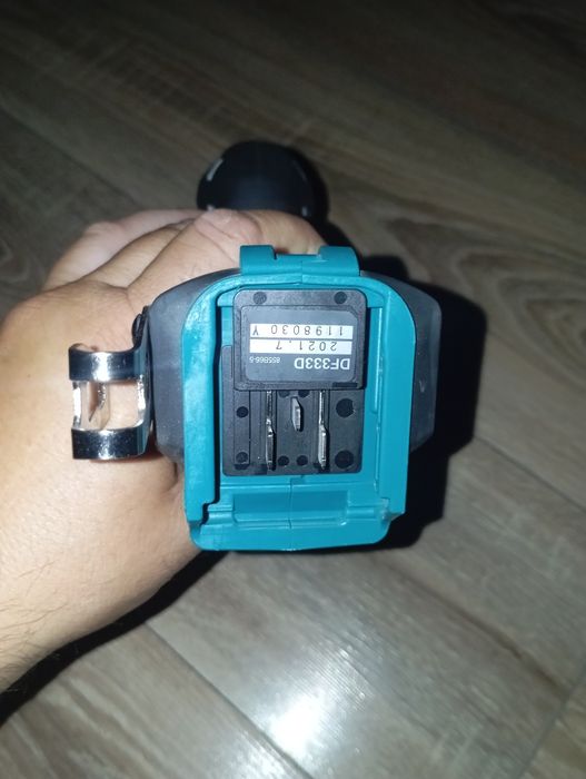 Vând Makita DF333D