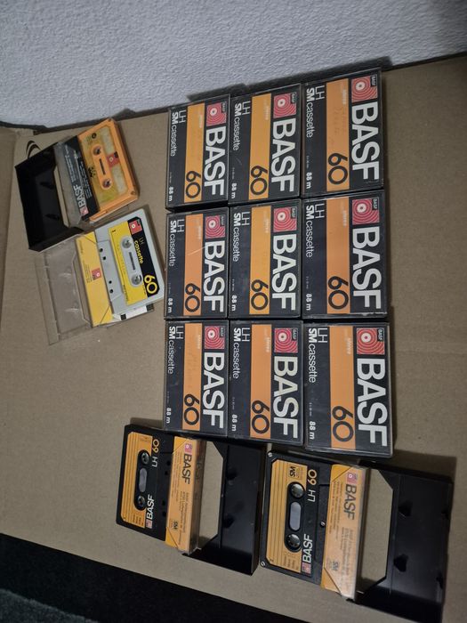 Vând Lot 13 casete audio originale Basf LH,SM,muzica mixta de 60 minute