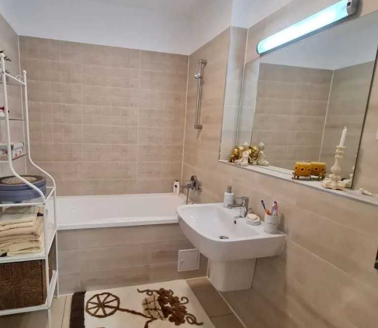 Дава се под наем Тристаен апартамент в Пловдив, Център - 76 кв.м за 204 € - Снимка #2