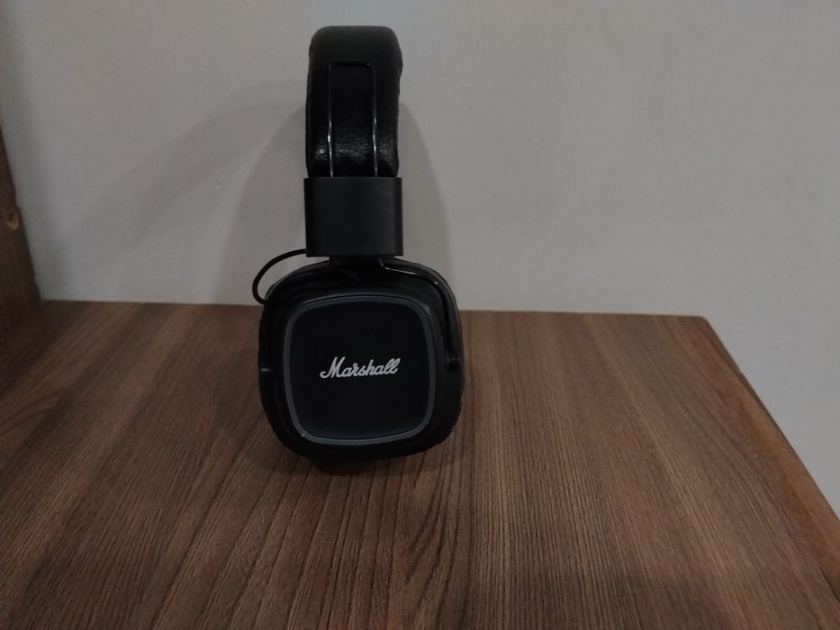Наушники Marshall 4 , и повербанк