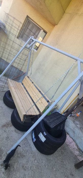 Vand leagan schelete de fier