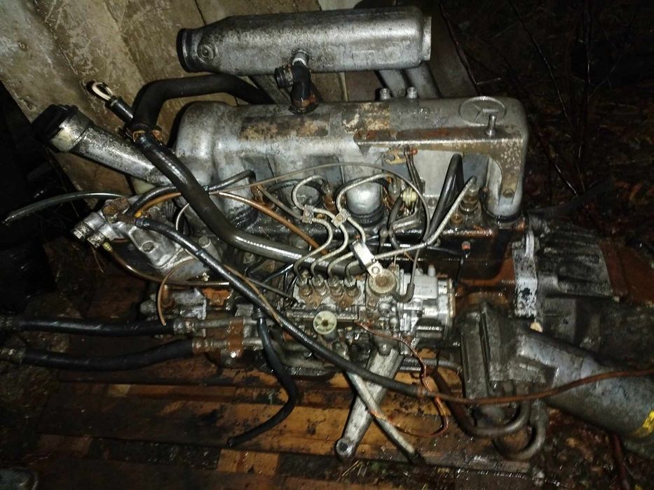 Vand motor mercedes vario complect cu cutie de viteza  pret 4500 lei